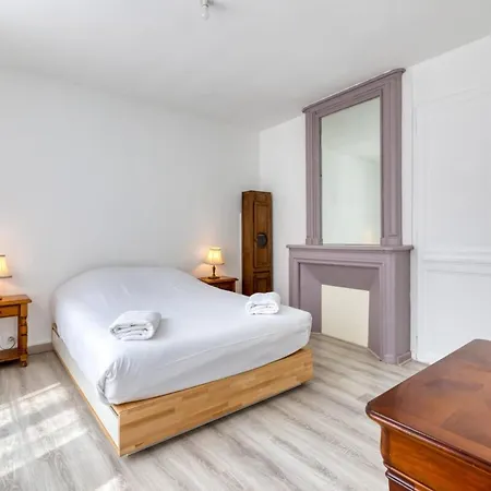 Camille Joli Centre *